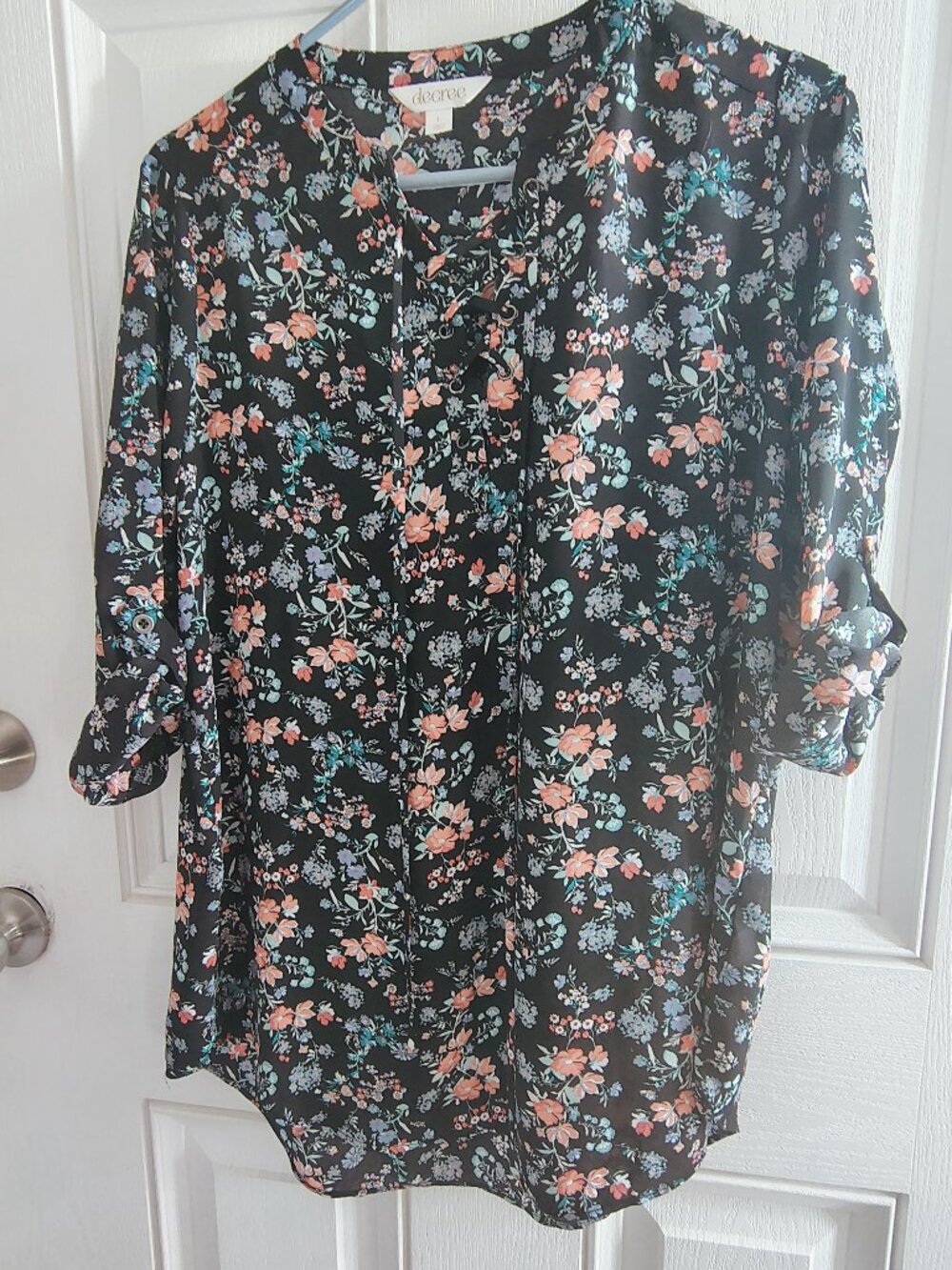 WOMENS FLORAL TOP W/CRISS CROSS TIE AT NECK